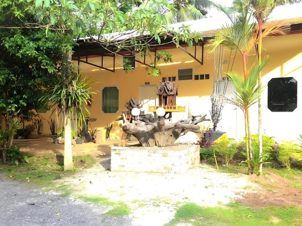 Kanta Hill Resort Nakhon Si Thammarat Exterior photo